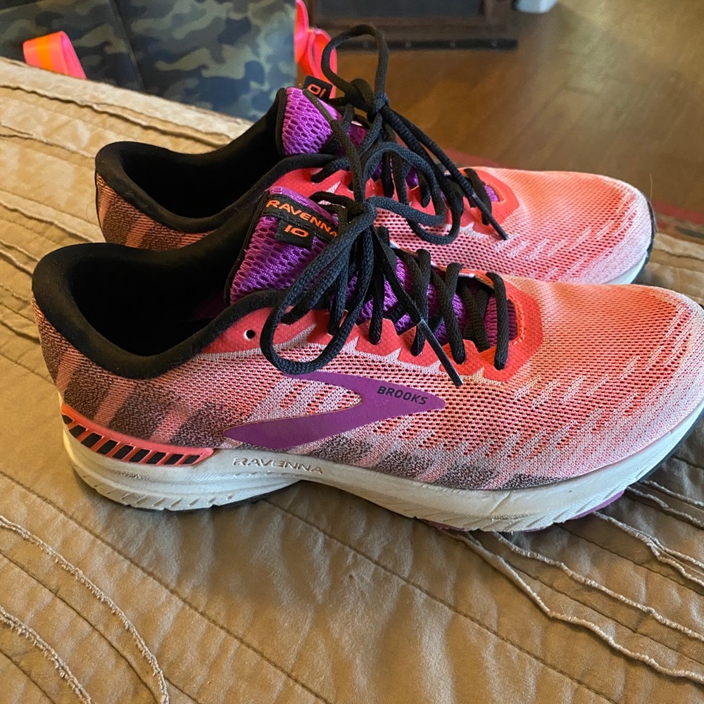 Brooks Ravenna 10 size 7 GUC